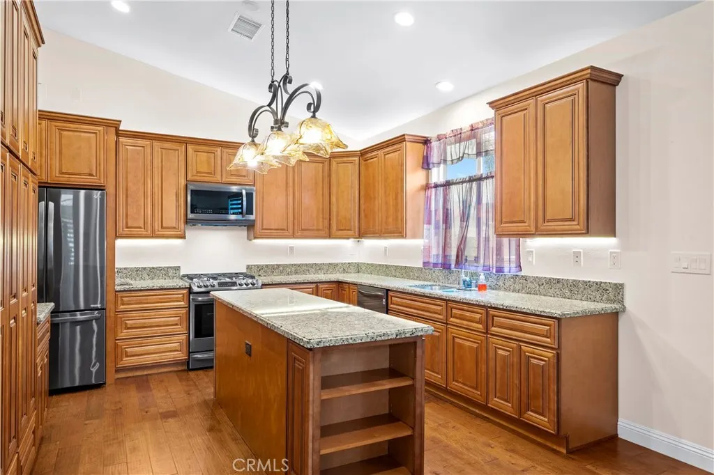 584 Tewell Drive, Hemet, California 92545 home-pic-17